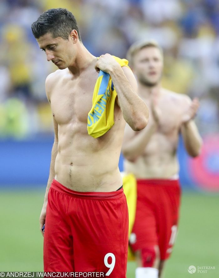 Robert Lewandowski bez koszulki - jak zbudował muskulaturę?