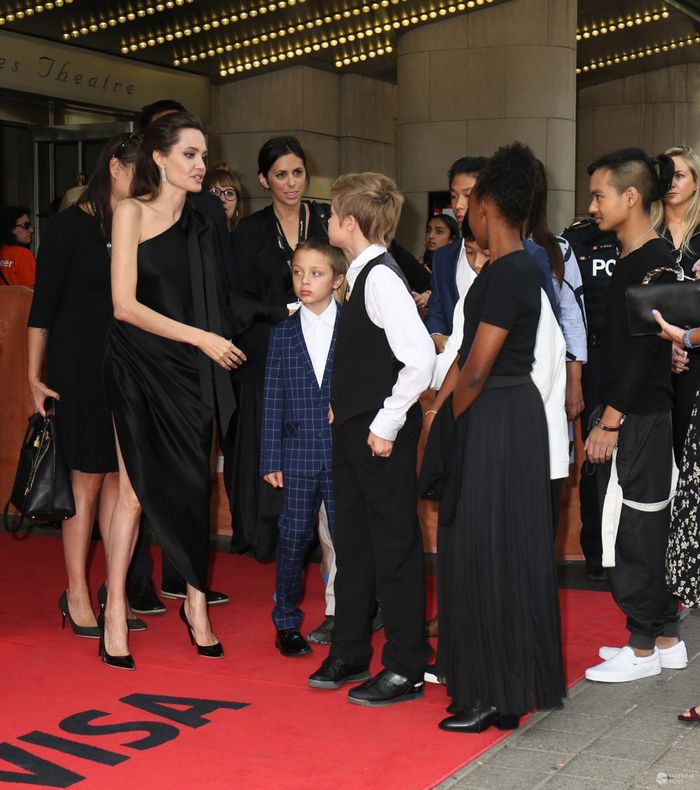 Angelina Jolie z dziećmi na premierze filmu 