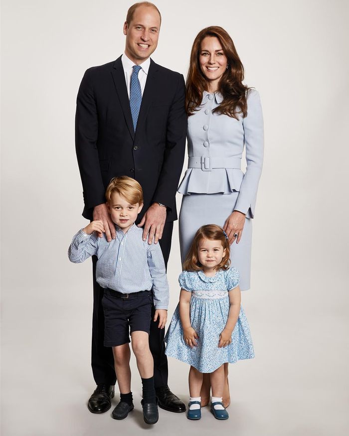 Księżna Kate, książę William, księżniczka Charlotte, książę George - świąteczna kartka rodziny królewskiej 2017