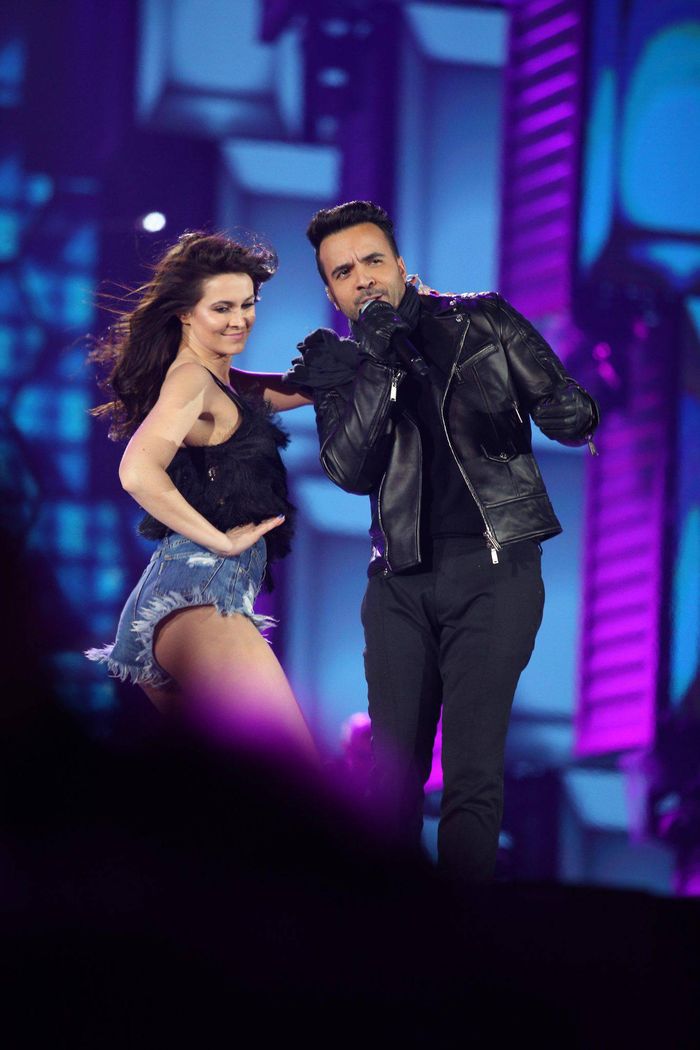 Luis Fonsi - Despacito. Występ na Sylwester 2017 TVP - Dwójka, Zakopane