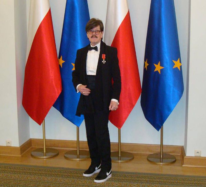 Edward Hulewicz odebrał wyróżnienie od prezydenta w sportowych butach
