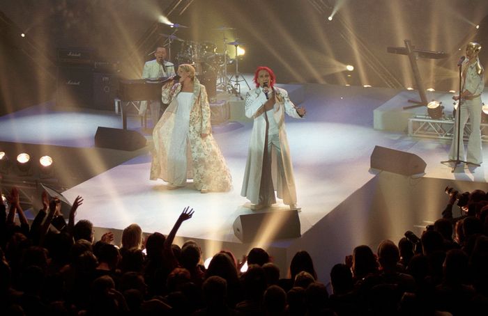 Ich Troje wygrali preselekcje na Eurowizję 2003 z piosenką Keine Grenzen