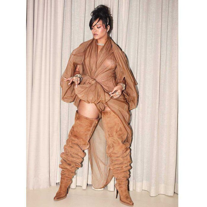 Rihanna w długich kozakach