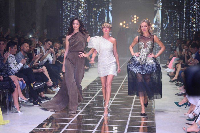 Paulina Krupińska, Katarzyna Sokołowska i Agnieszka Woźniak-Starak na pokazie Dawida Wolińskiego