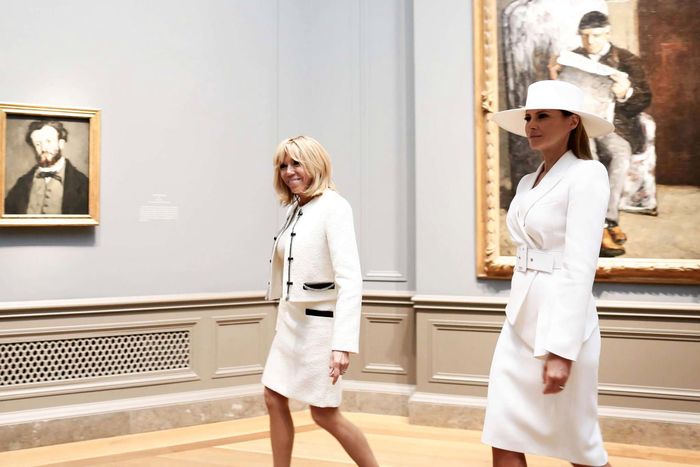 La Première Dame américaine Melania Trump et la Première française Dame Brigitte Macron (Trogneux) visitent la National Gallery of Art à Washington