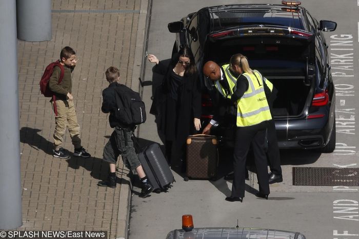 Angelina Jolie z dziećmi w Londynie. Shiloh Jolie-Pitt ma nową fryzurę