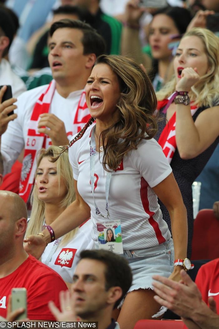Anna Lewandowska pociesza Roberta po przegranym meczu Polska-Senegal