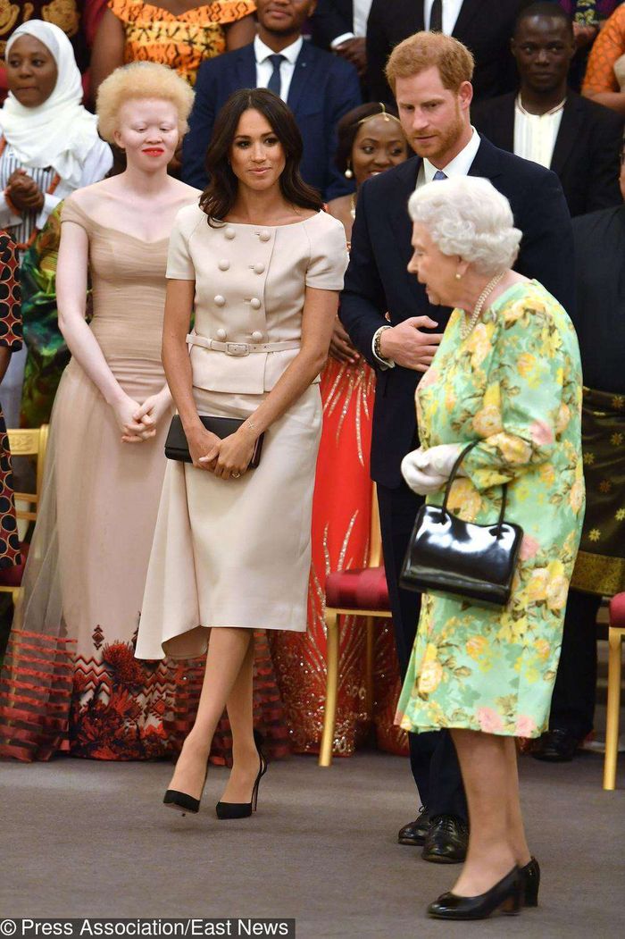 Meghan Markle i książę Harry oraz królowa Elżbieta II na rozdaniu nagród Queen Young Leaders Awards 2018 w Pałacu Buckingham