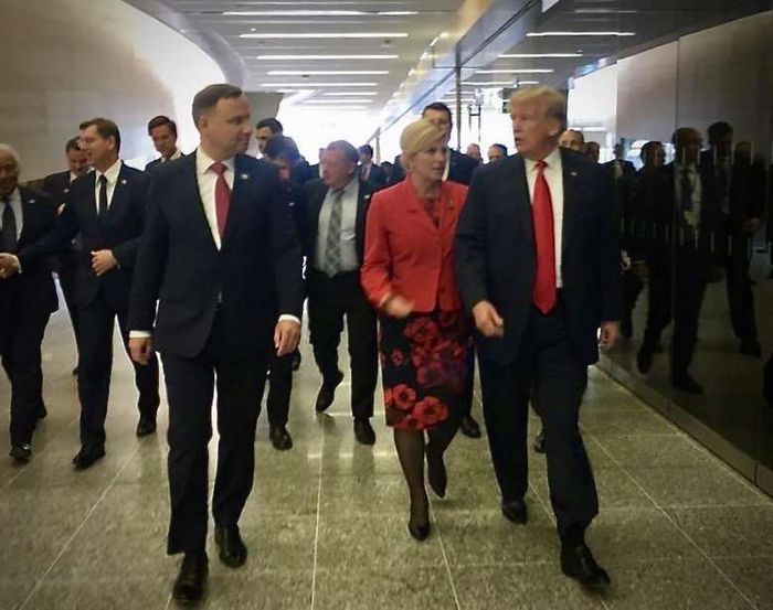 Andrzej Duda i Donald Trump na przypadkowym spotkaniu w NATO