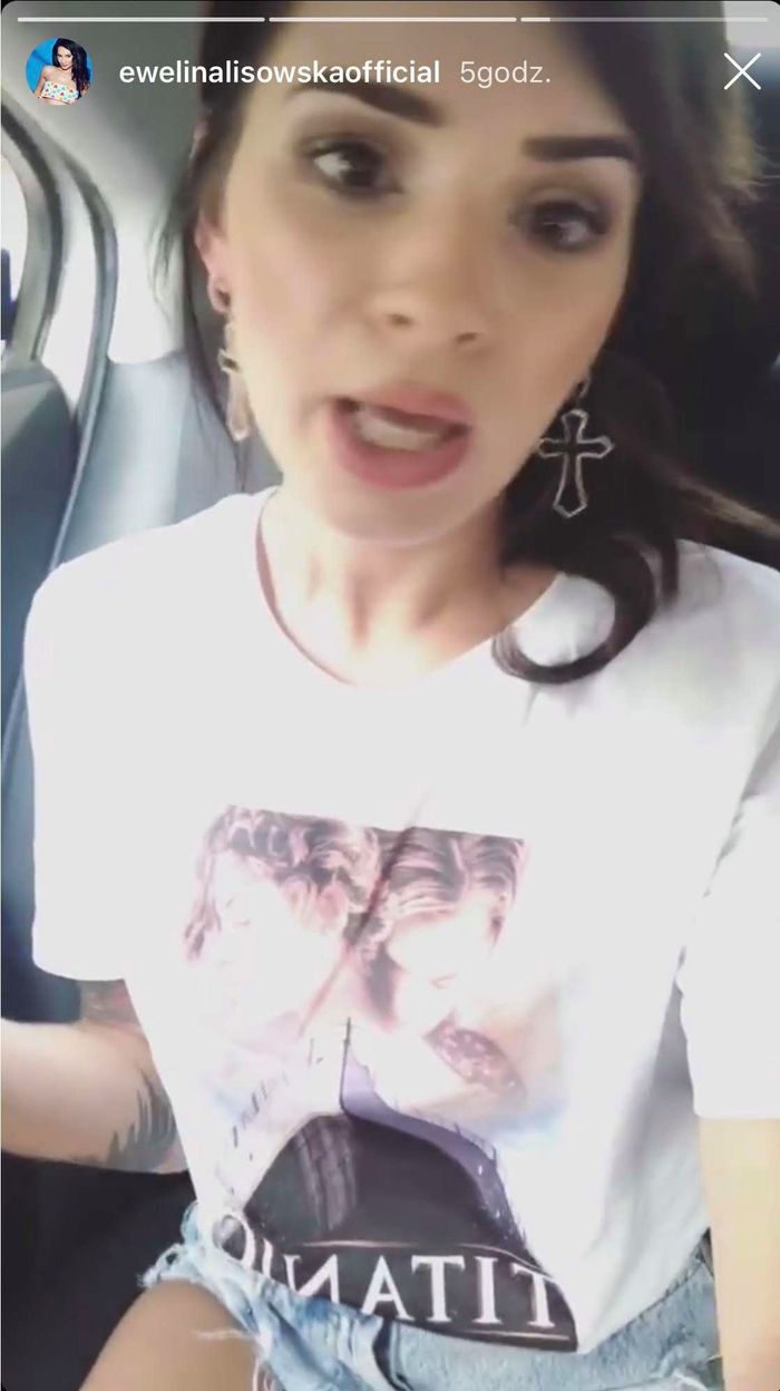 Ewelina Lisowska w koszulce z sieciówki