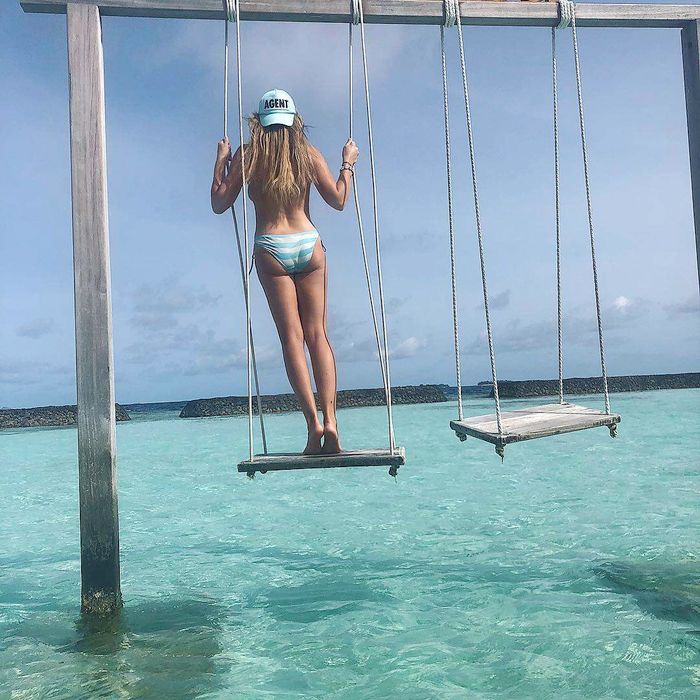 Karolina Ferenstein-Kraśko topless na oceanie indyjskim