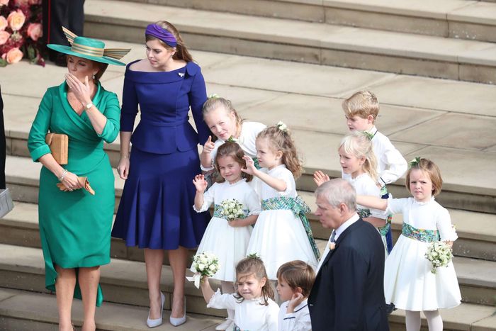 Księżniczka Beatrice na ślubie księżniczki Eugenii