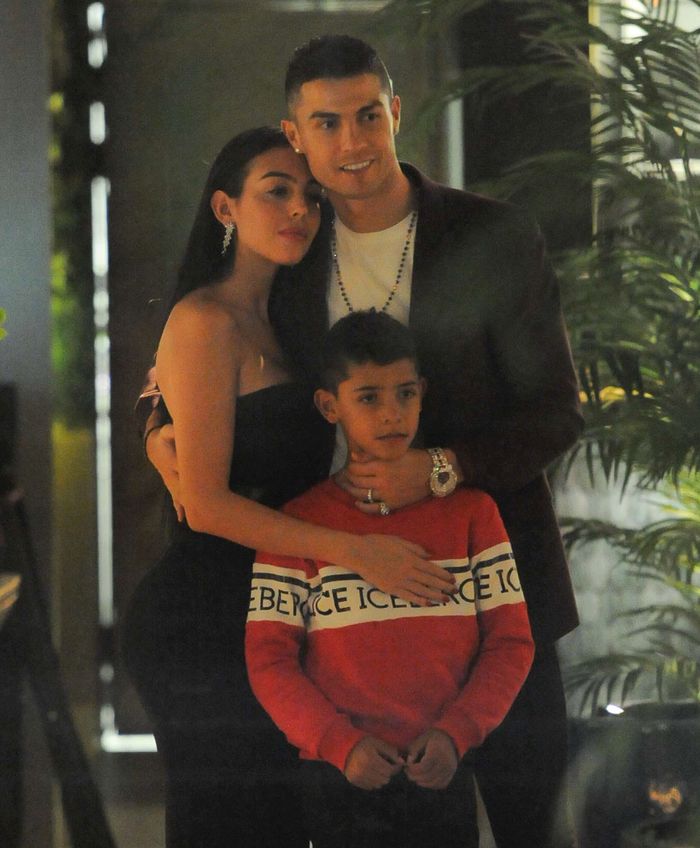 Cristiano Ronaldo i Georgina Rodriguez z Cristiano Ronaldem Juniorem na kolacji w Londynie