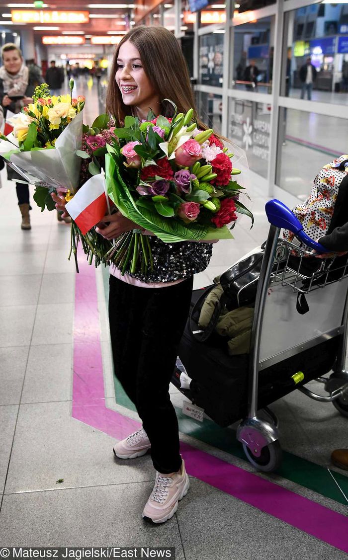 Roksana Węgiel na lotnisku po powrocie z Eurowizji Junior 2018