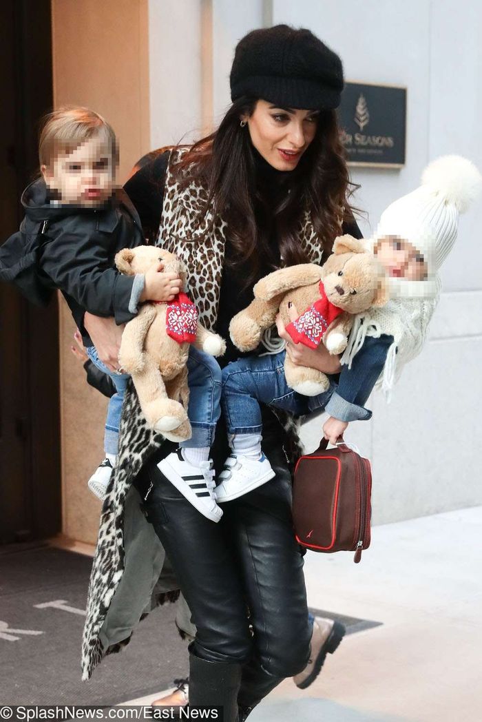 Amal Clooney z dziećmi, Ella i Alexandrem, w Nowym Jorku