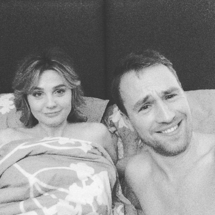 Małgorzata Socha w łóżku z Mateuszem Janickim