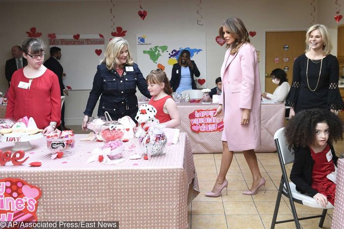 Melania Trump z dziećmi przygotowuje walentynkowe prezenty