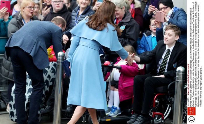Księżna Kate w błękitnym płaszczu w Irlandii