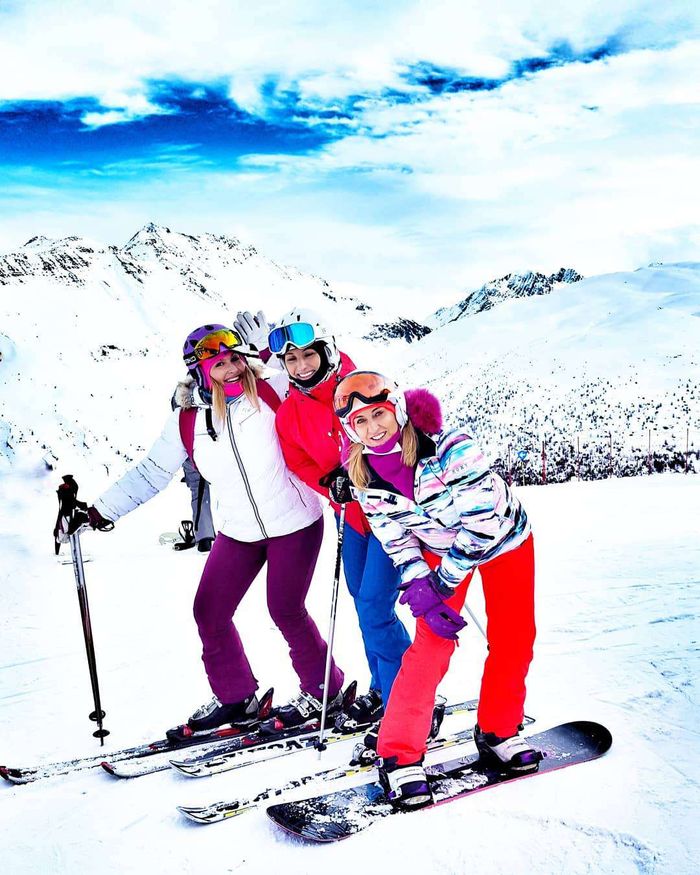 Katarzyna Skrzynecka z córka i mężem w Livigno
