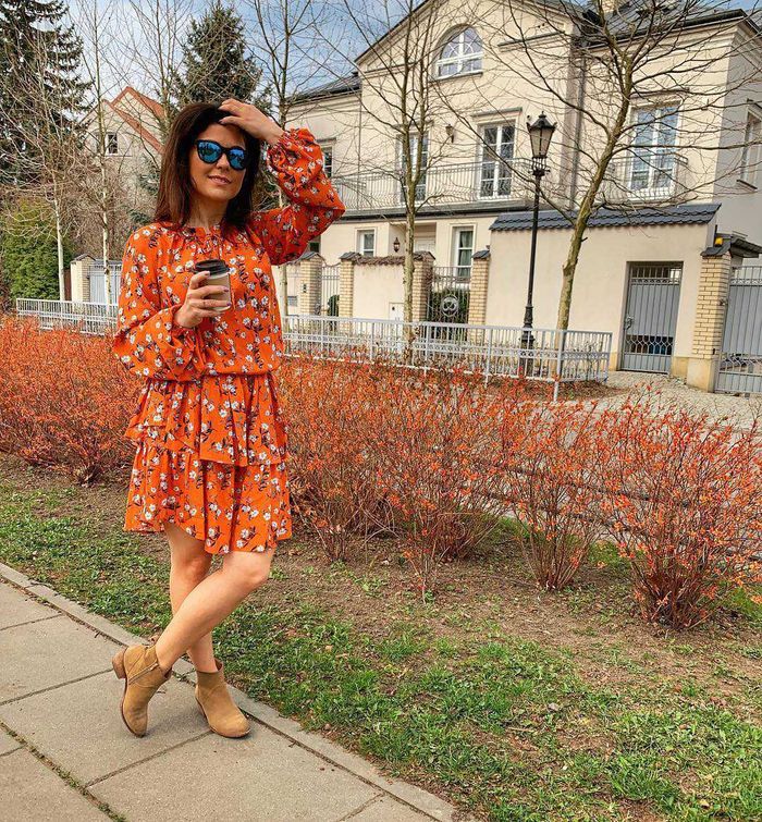 Kasia Cichopek w pomarańczowej sukience