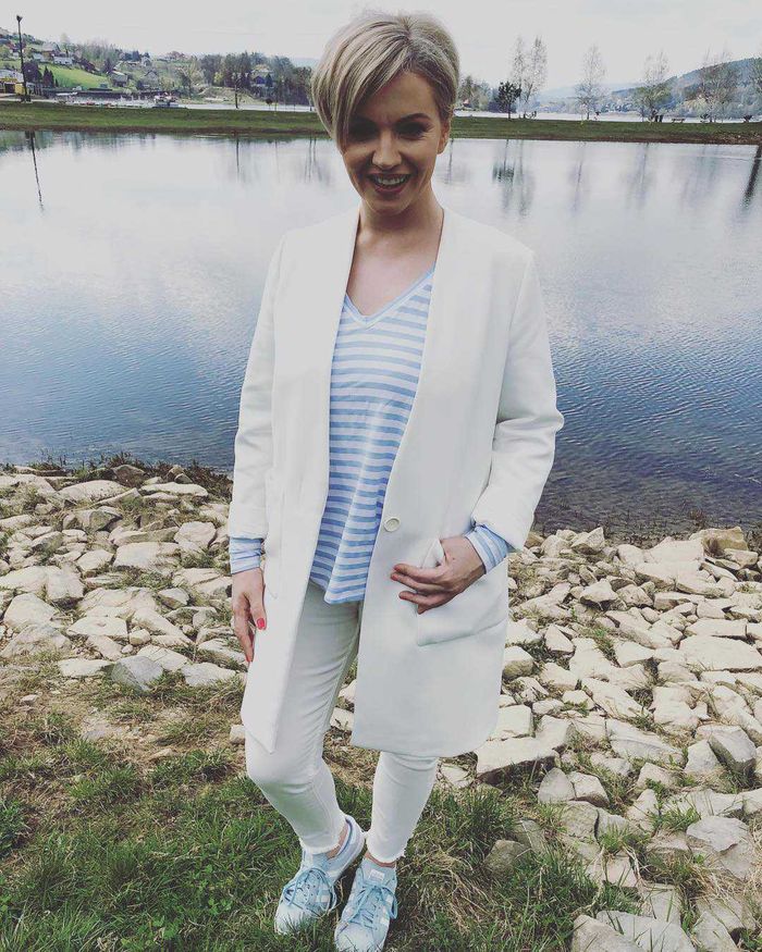 Dorota Szelągowska nad jeziorem
