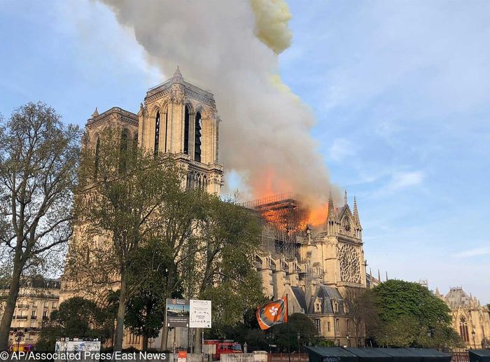 Płonie katedra Notre Dame