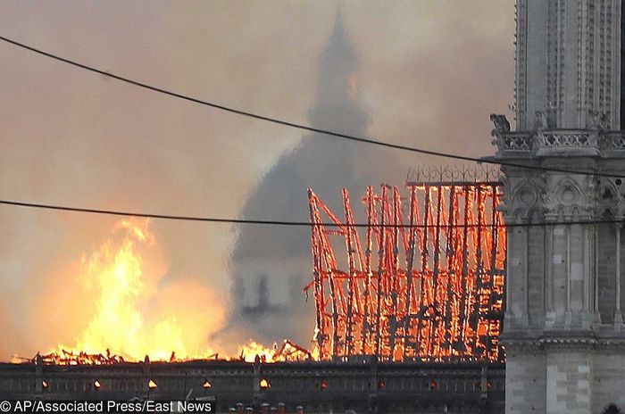 Jak doszło do pożaru w Notre Dame?
