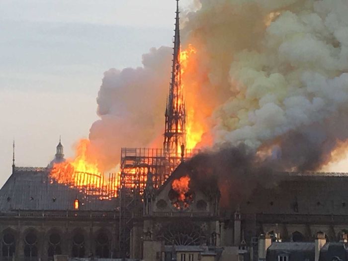 Spłonął dach katedry Notre Dame