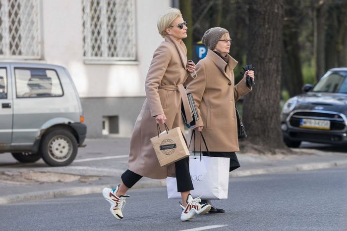 Małgorzata Kożuchowska w sportowych butach za 4 tysiące złotych. Jej mama wybrała klasyczne skórzane botki