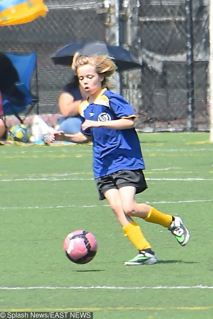 Shiloh Jolie-Pitt uwielbia grać w piłkę nożną