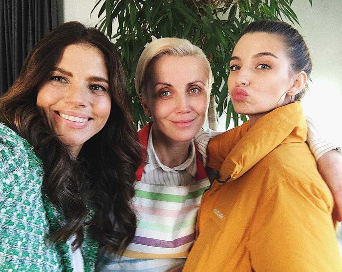 Katarzyna Zielińska, Julia Wieniawa, Weronika Rosati na planie serialu 