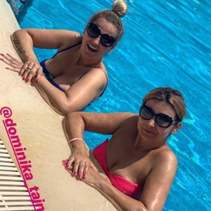 Dominika Tajner-Wiśniewska i Aldona Wleklak w bikini na wakacjach
