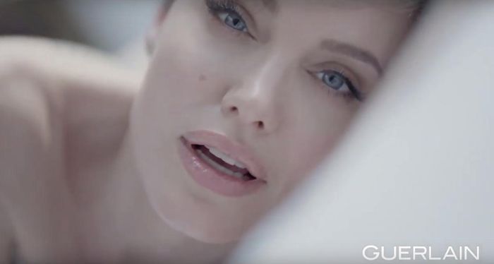 Angelina Jolie w reklamie Mon Guerlain Intense
