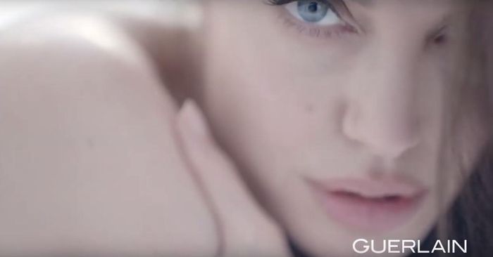 Angelina Jolie w reklamie Mon Guerlain Intense
