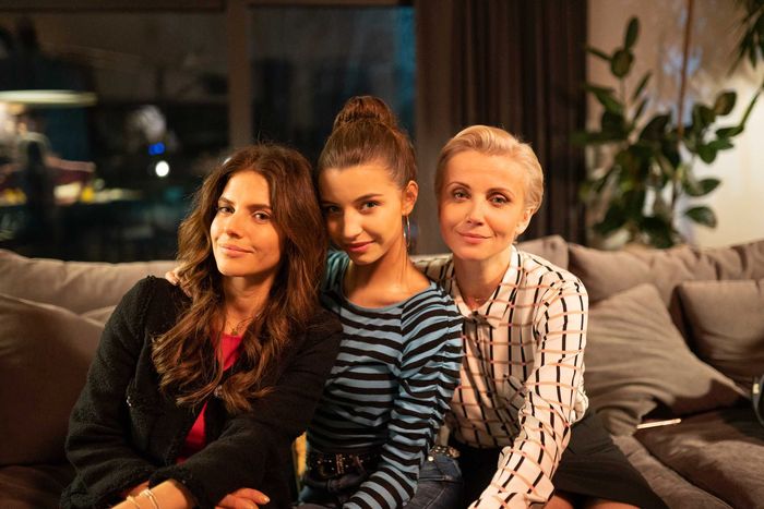 Zawsze warto - Dorota (Katarzyna Zielińska), Marta (Weronika Rosati), Ada (Julia Wieniawa)