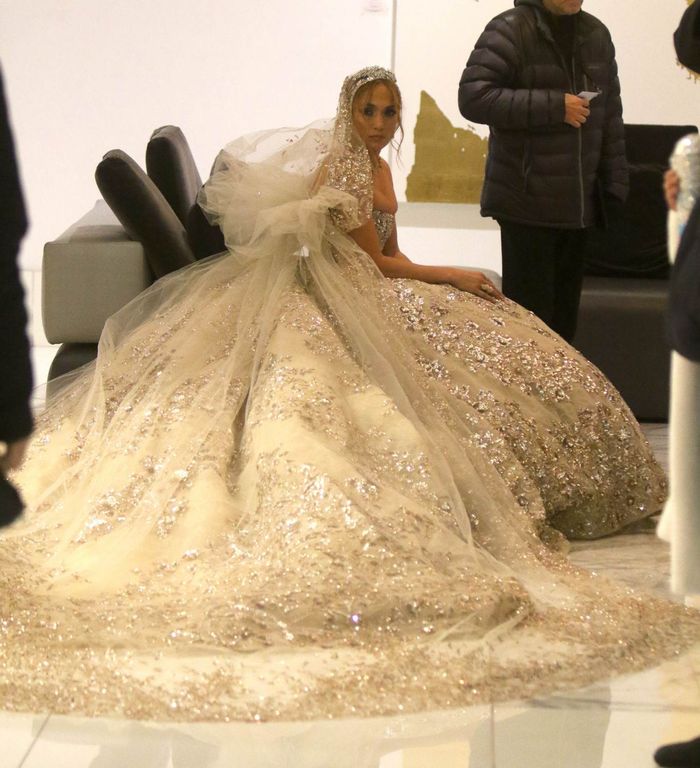 Jennifer Lopez w sukni ślubnej na planie filmu Marry Me