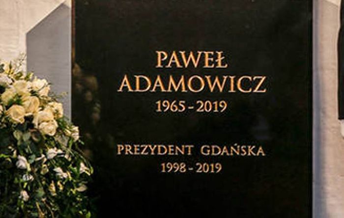 Paweł Adamowicz - jest pochowany w Bazylice Mariackiej w Gdańsku