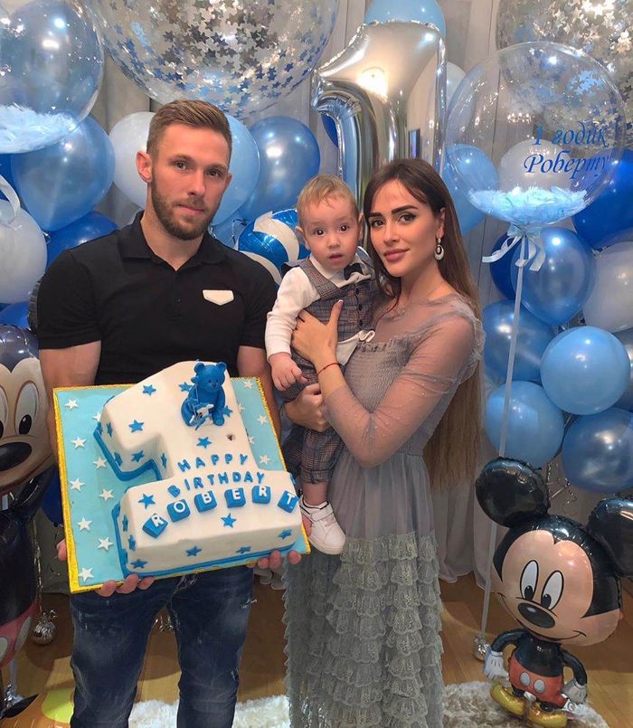Maciej Rybus z żoną świętują pierwsze urodziny syna Roberta