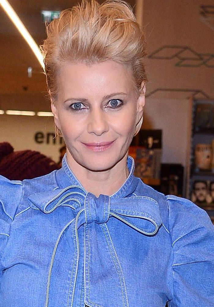 Małgorzata Kożuchowska w dżinsowym kombinezonie