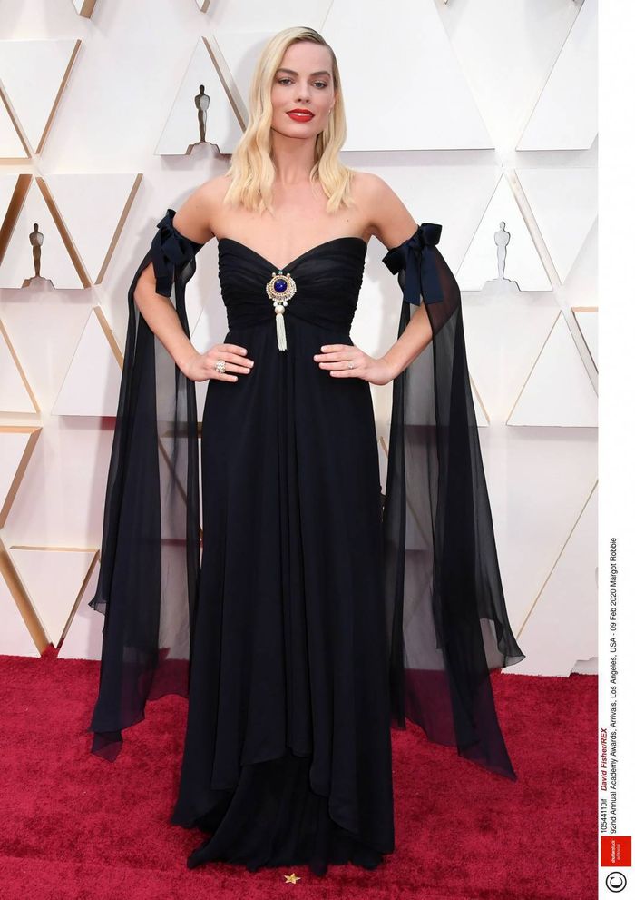 Margot Robbie – Oscary 2020, kreacja: Chanel Vintage