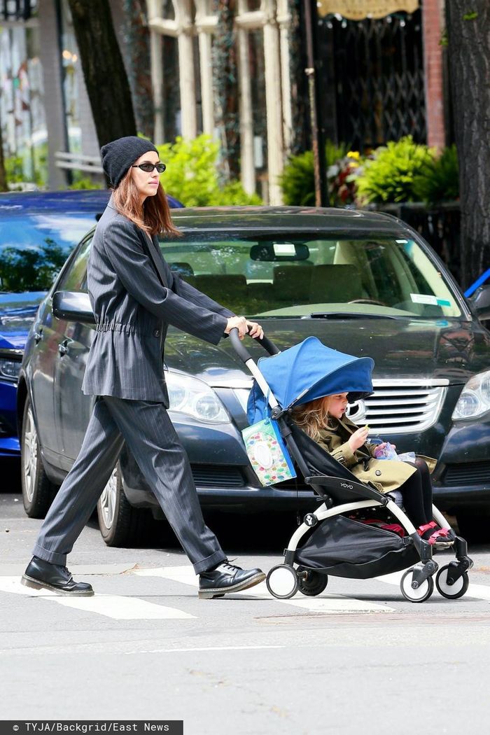 Irina Shayk z córką Leą na spacerze