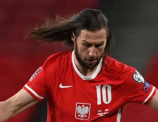 Grzegorz Krychowiak w długich włosach