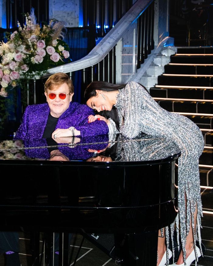 Dua Lipa – Oscary 2021, impreza u Eltona Johna