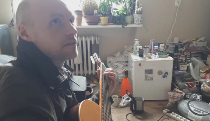 Krzysztof Krawczyk junior kadr z programu UWAGA! TVN