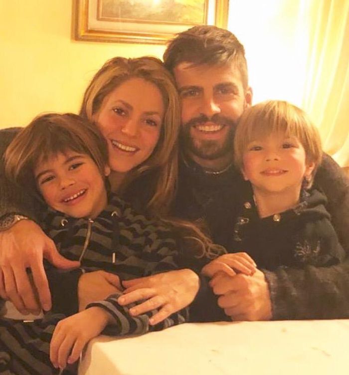Shakira z synami i Gerardem Pique