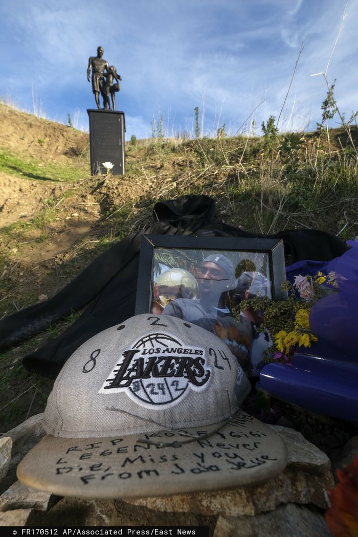 Pomnik Kobe Bryanta i jego córki na wzgórzach w Calabasas