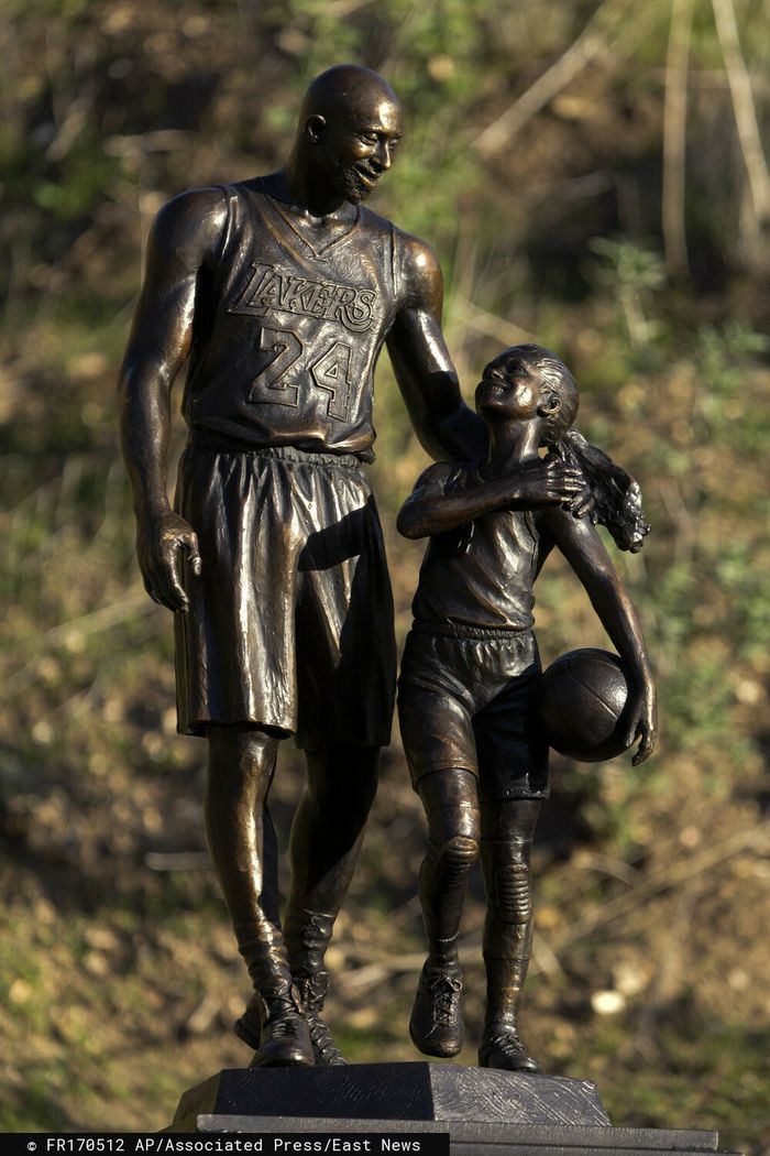 Pomnik Kobe Bryanta i jego córki na wzgórzach w Calabasas