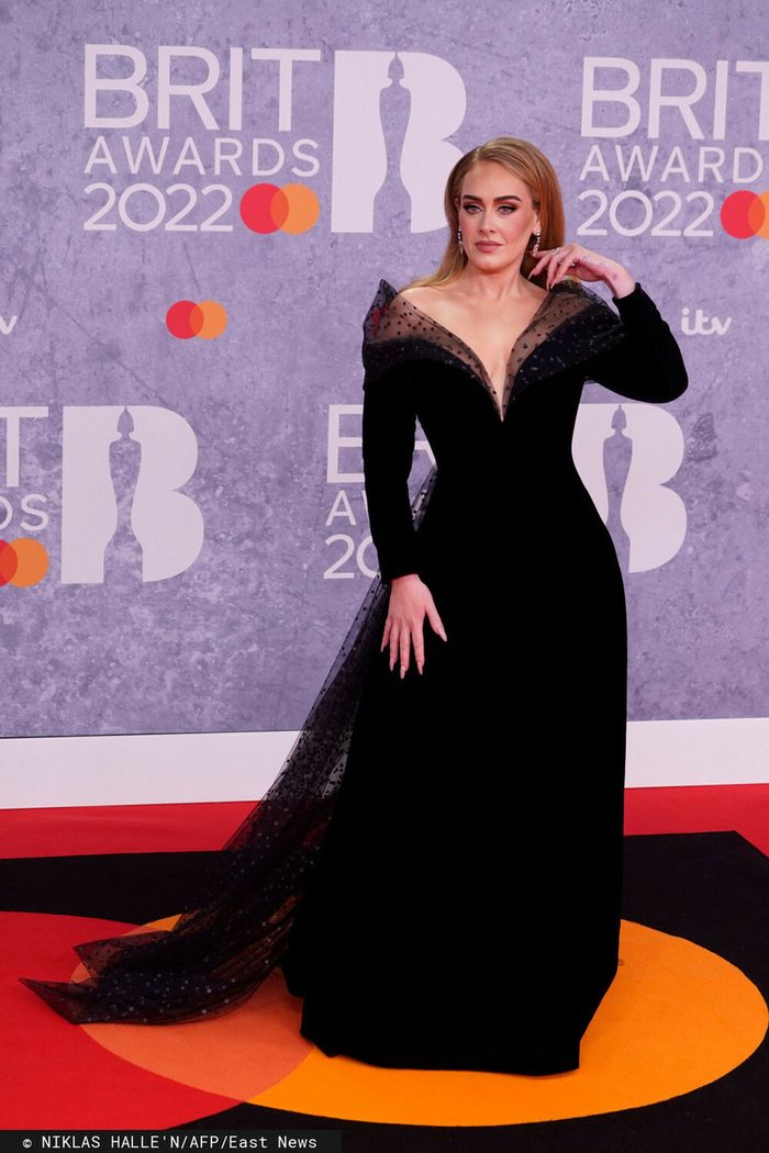 Adele – Brit Awards 2022, kreacja: Giorgio Armani