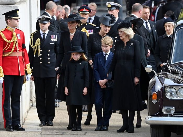 Księżna Kate, księżniczka Charlotte, książę George, księżna Camilla - pogrzeb królowej Elżbiety II