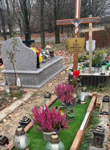 Grób Żory Korolyova rok po jego śmierci